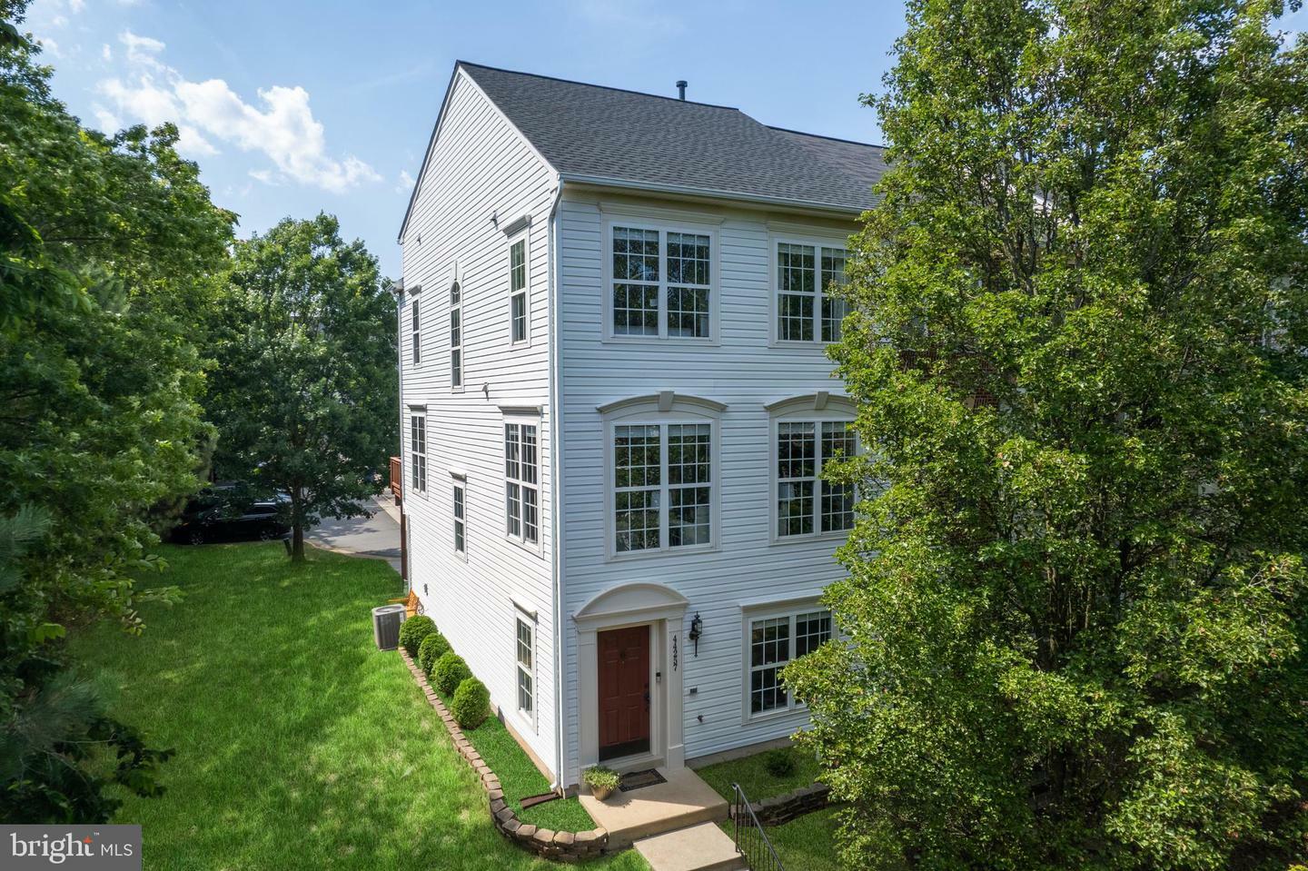 Property Photo:  44257 Sonora Lane  VA 20147 