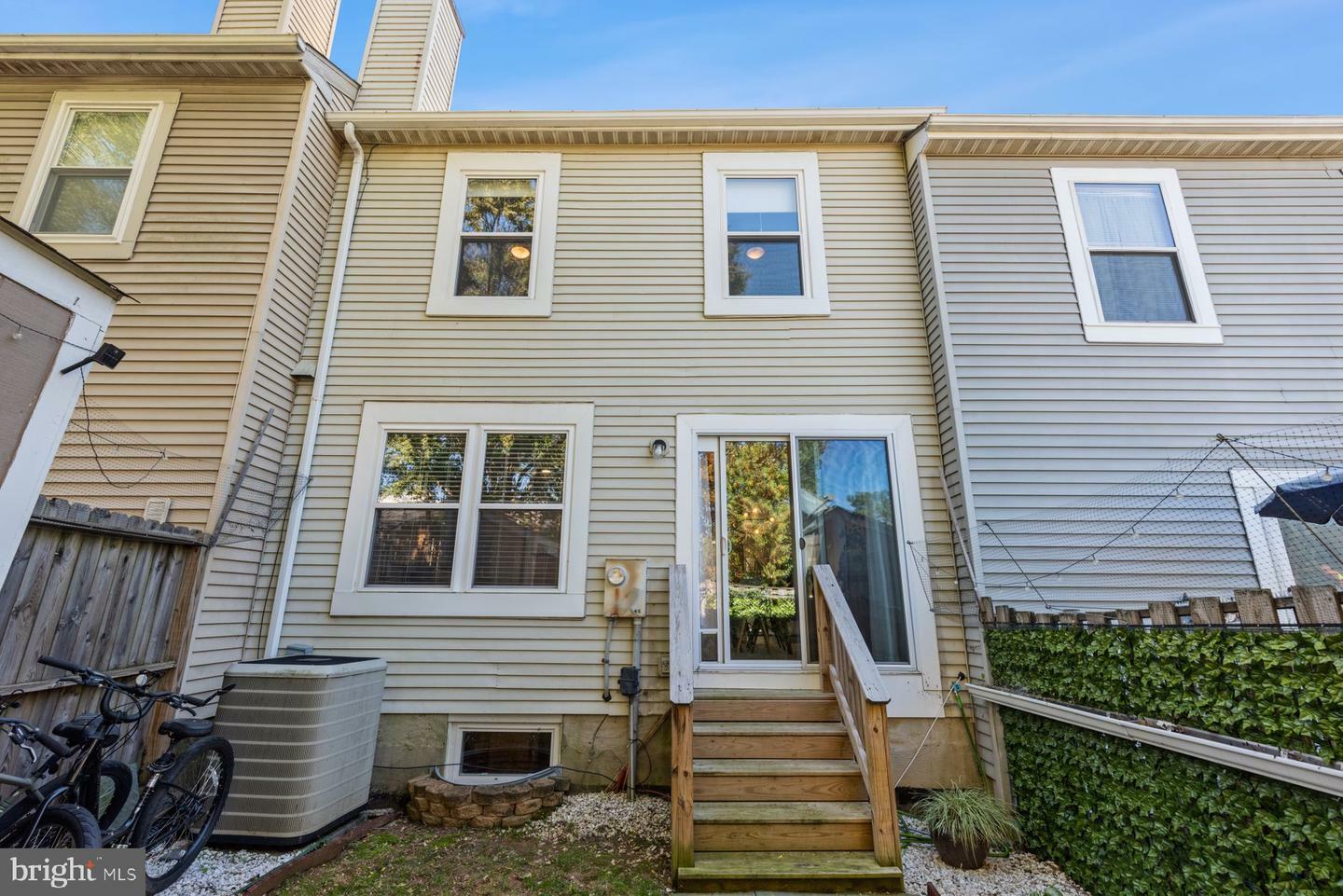 Property Photo:  110 Aviary Street  VA 20186 