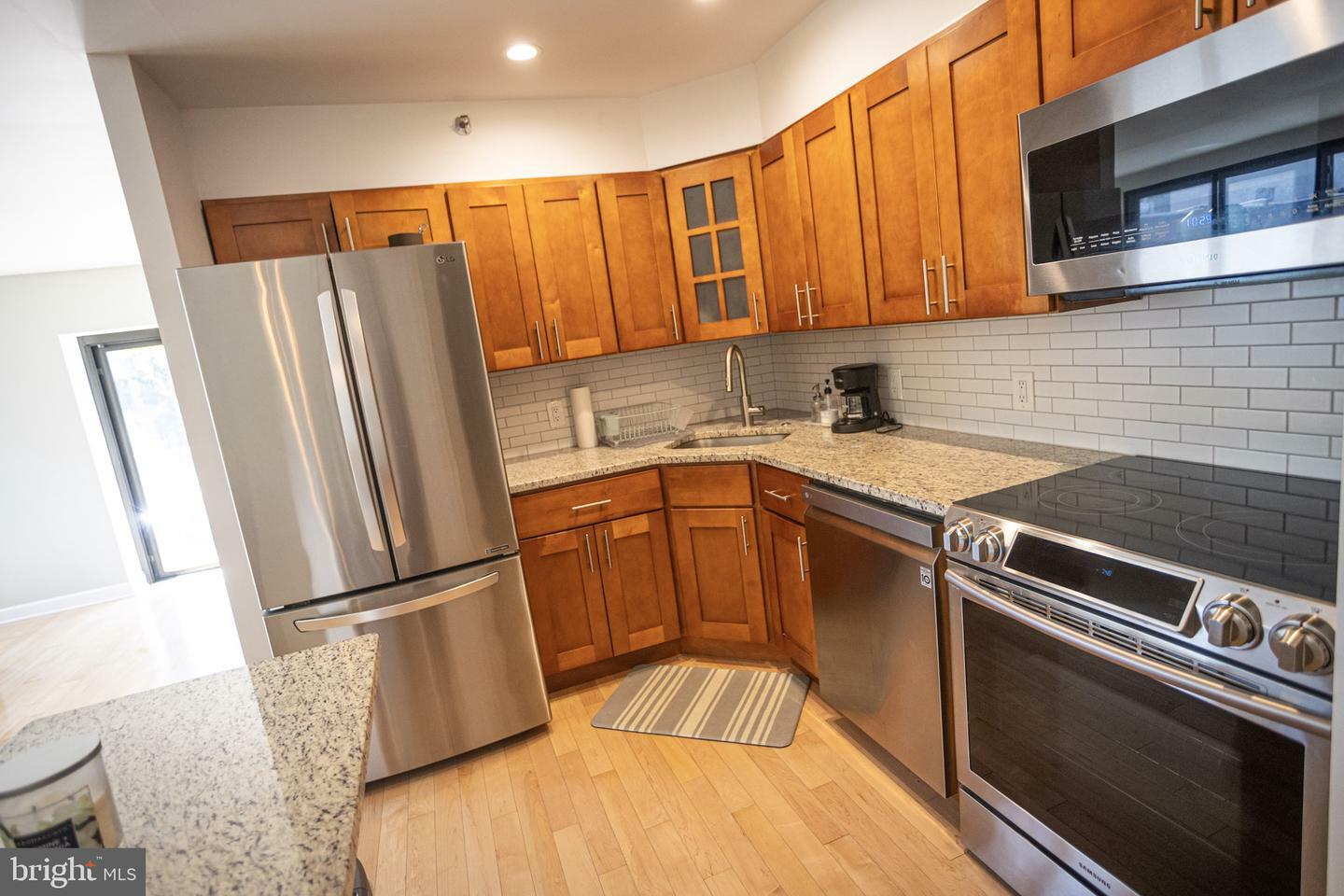 Property Photo:  2201 Cherry Street 201  PA 19103 