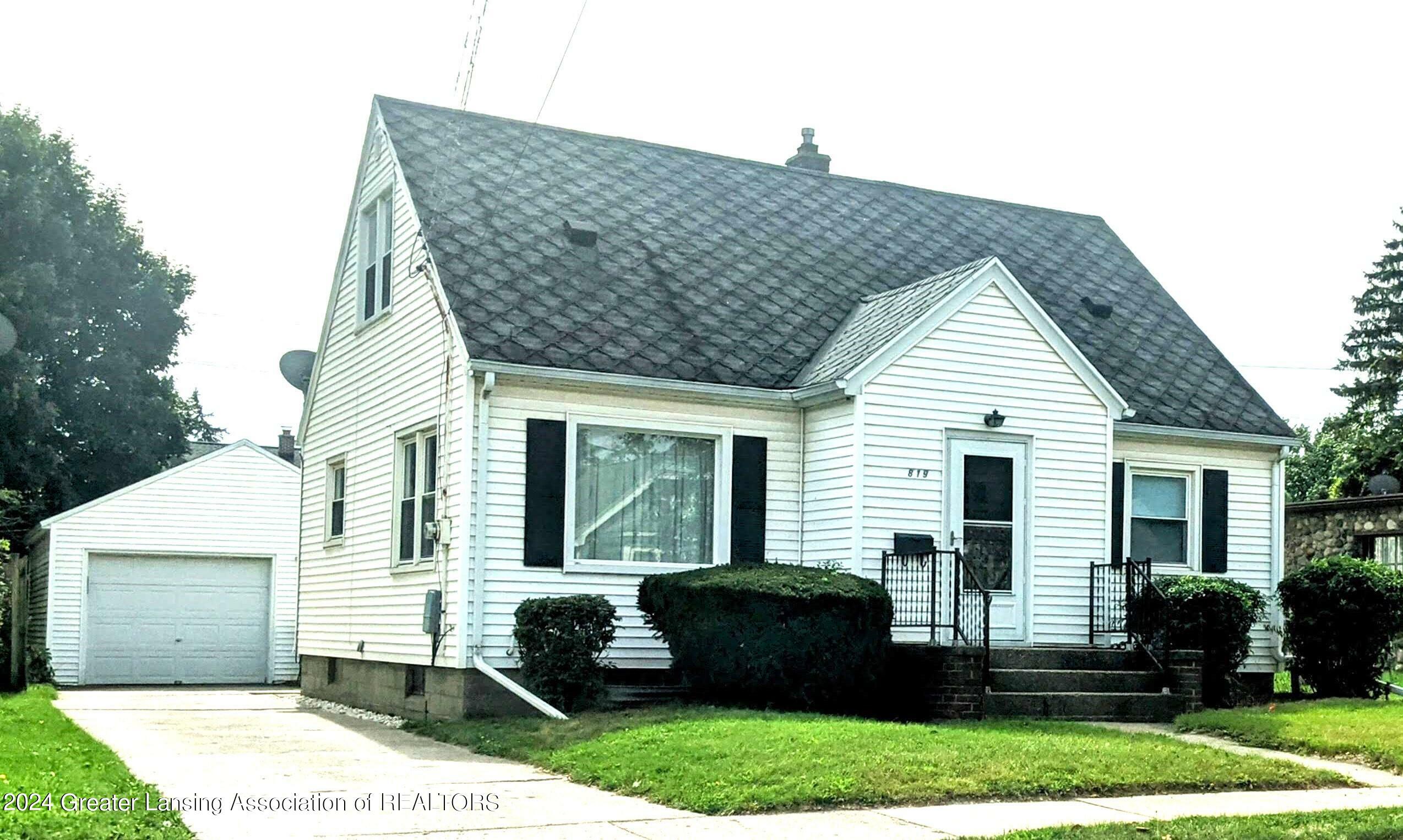 819 W Mt Hope Avenue  Lansing MI 48910 photo