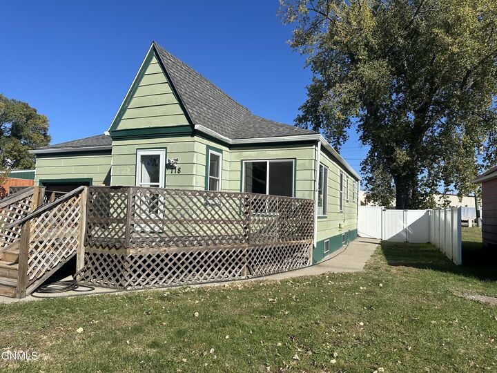 Property Photo:  118 Frances Street N  ND 58483 