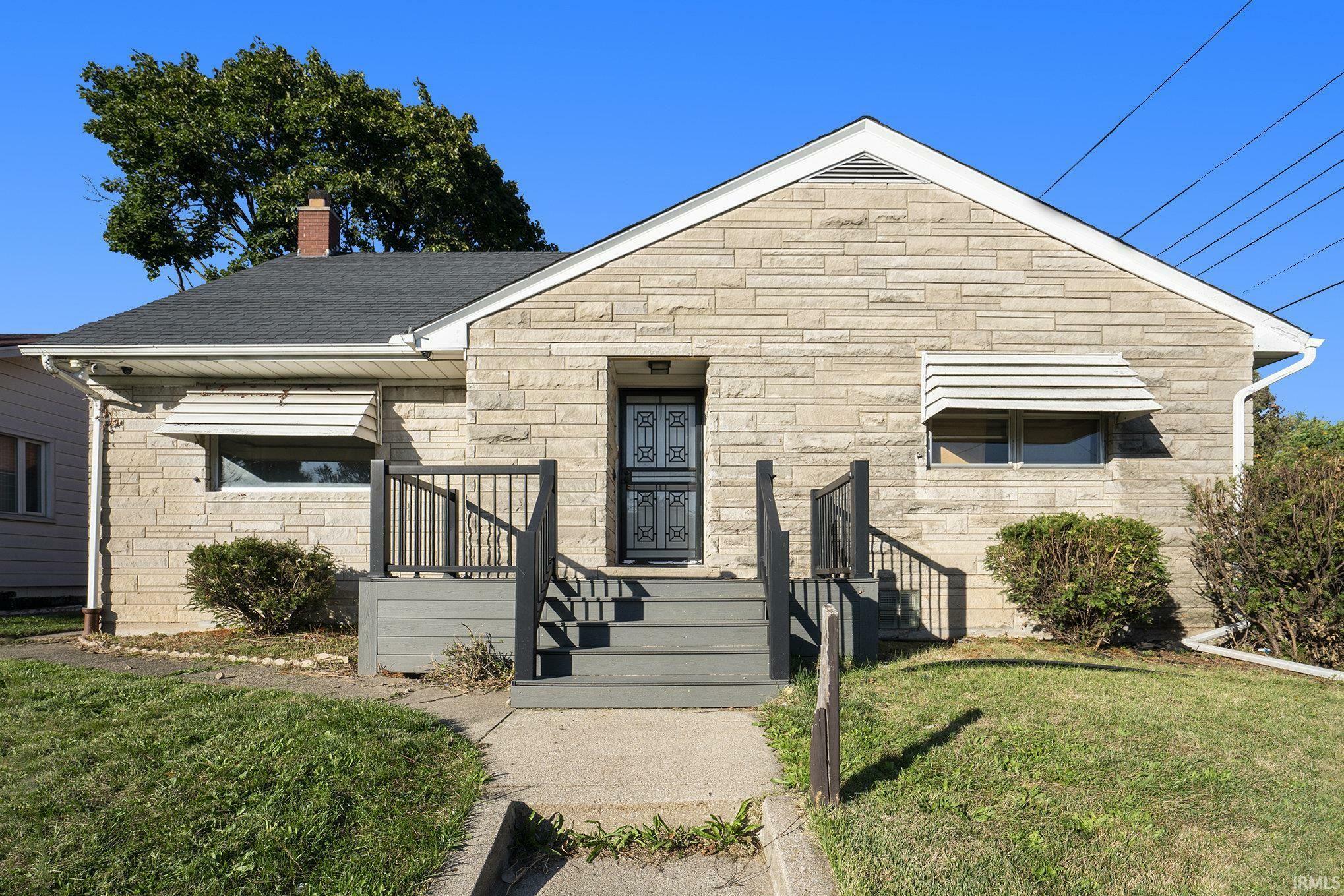 Property Photo:  2703 Bonds Avenue  IN 46628-1903 