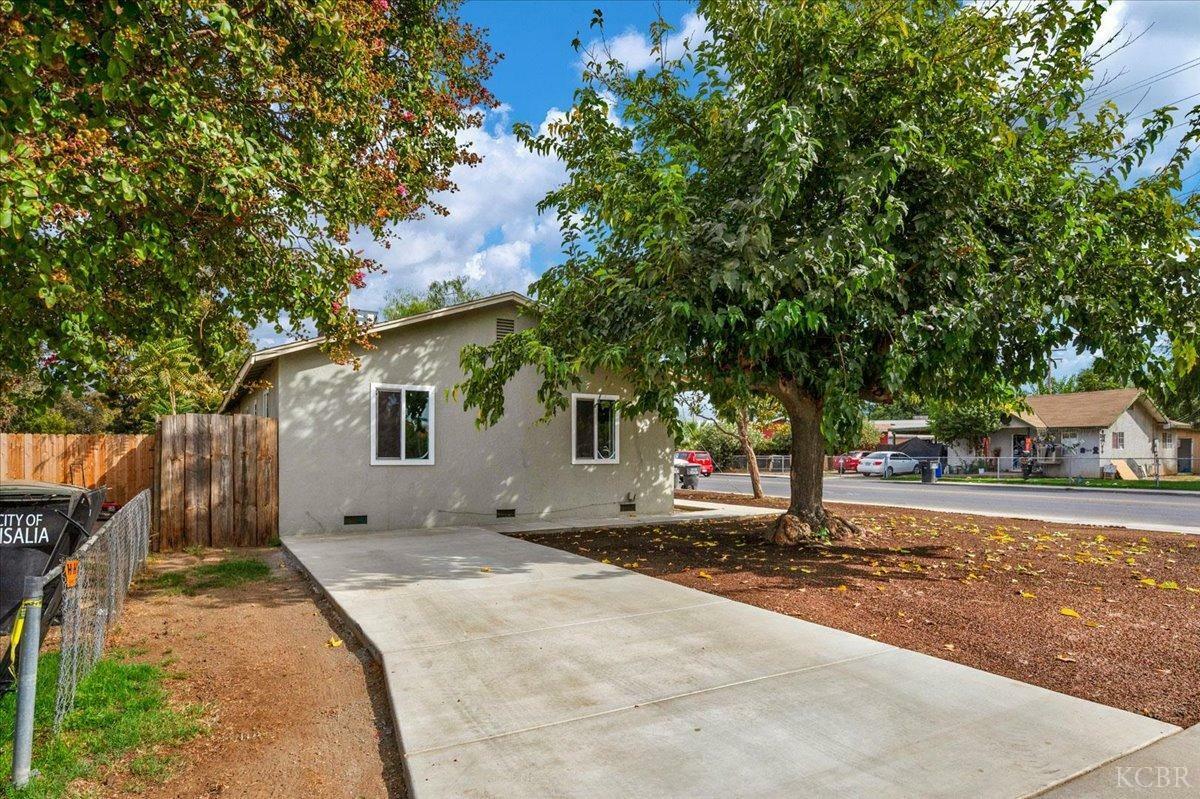 Property Photo:  238 W Houston Avenue  CA 93291 