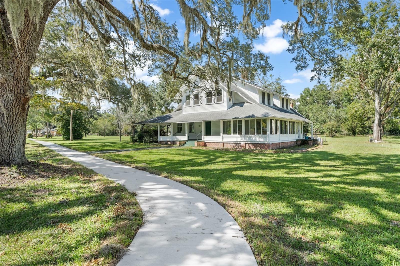 Property Photo: 26502 NW 3rd Avenue FL 32669