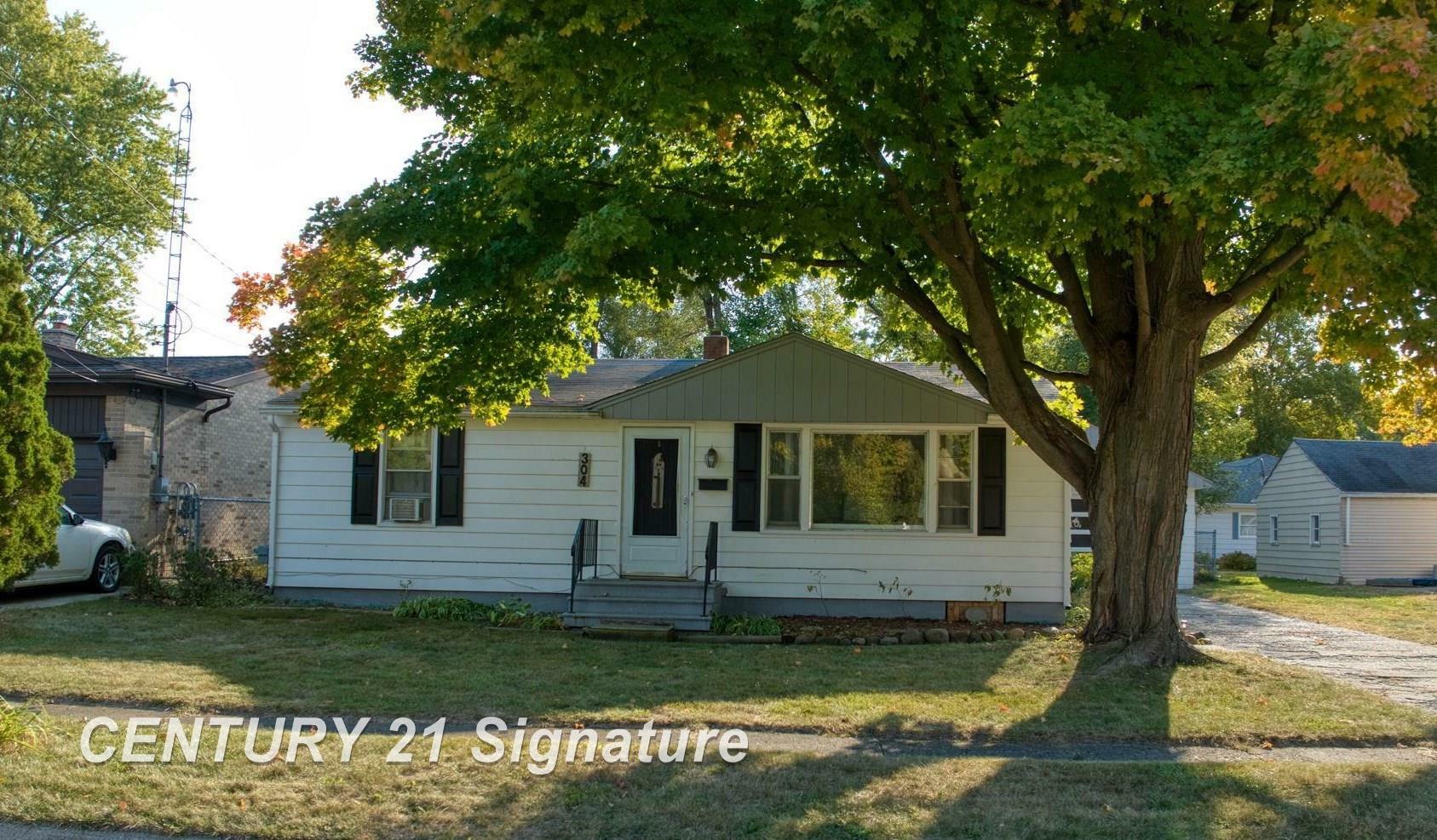 Property Photo:  304 Dale Street  MI 48433 