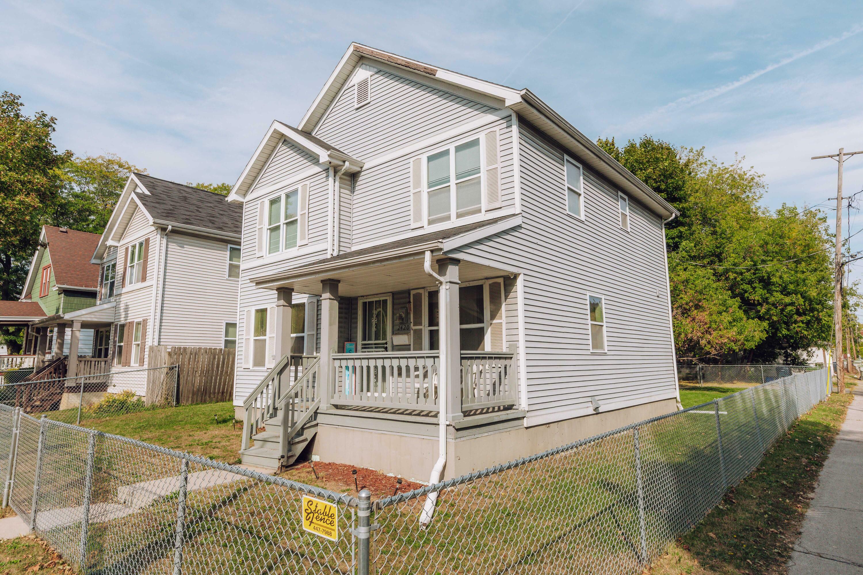 Property Photo:  2420 W Chambers St  WI 53206 