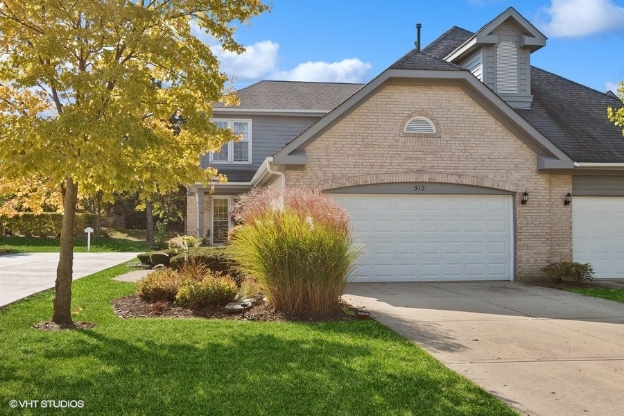 Property Photo:  310 Wentworth Circle  IL 60108 