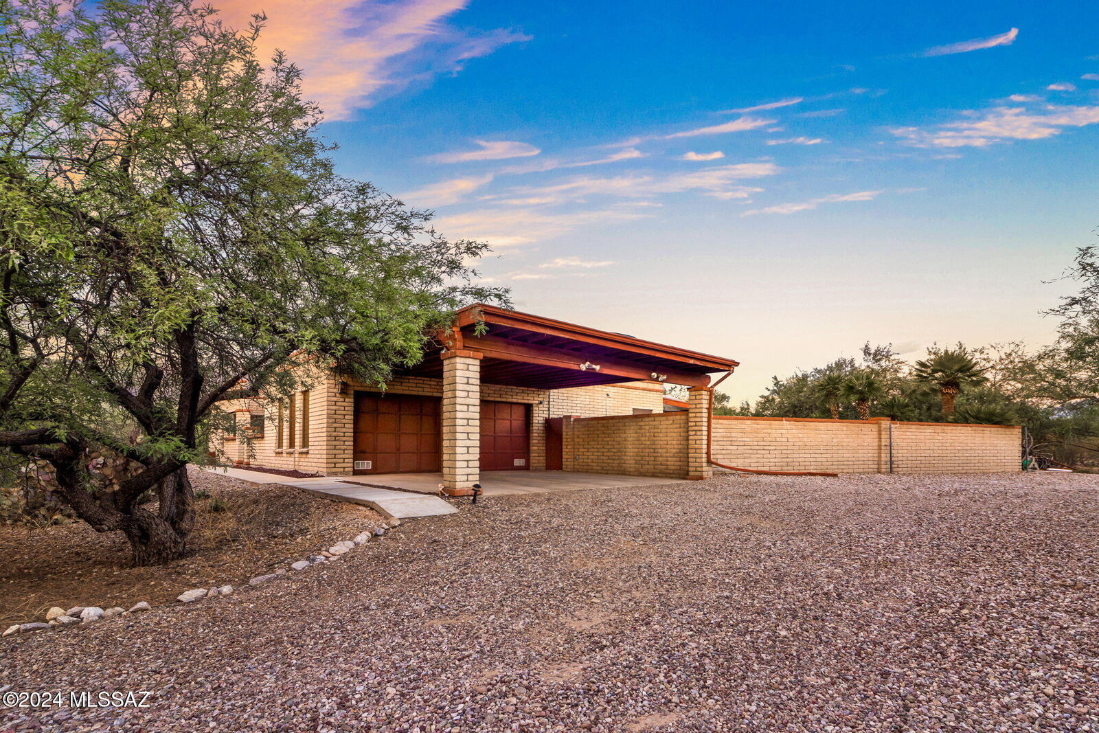 Property Photo: 9662 E Hickory Tree Place AZ 85749