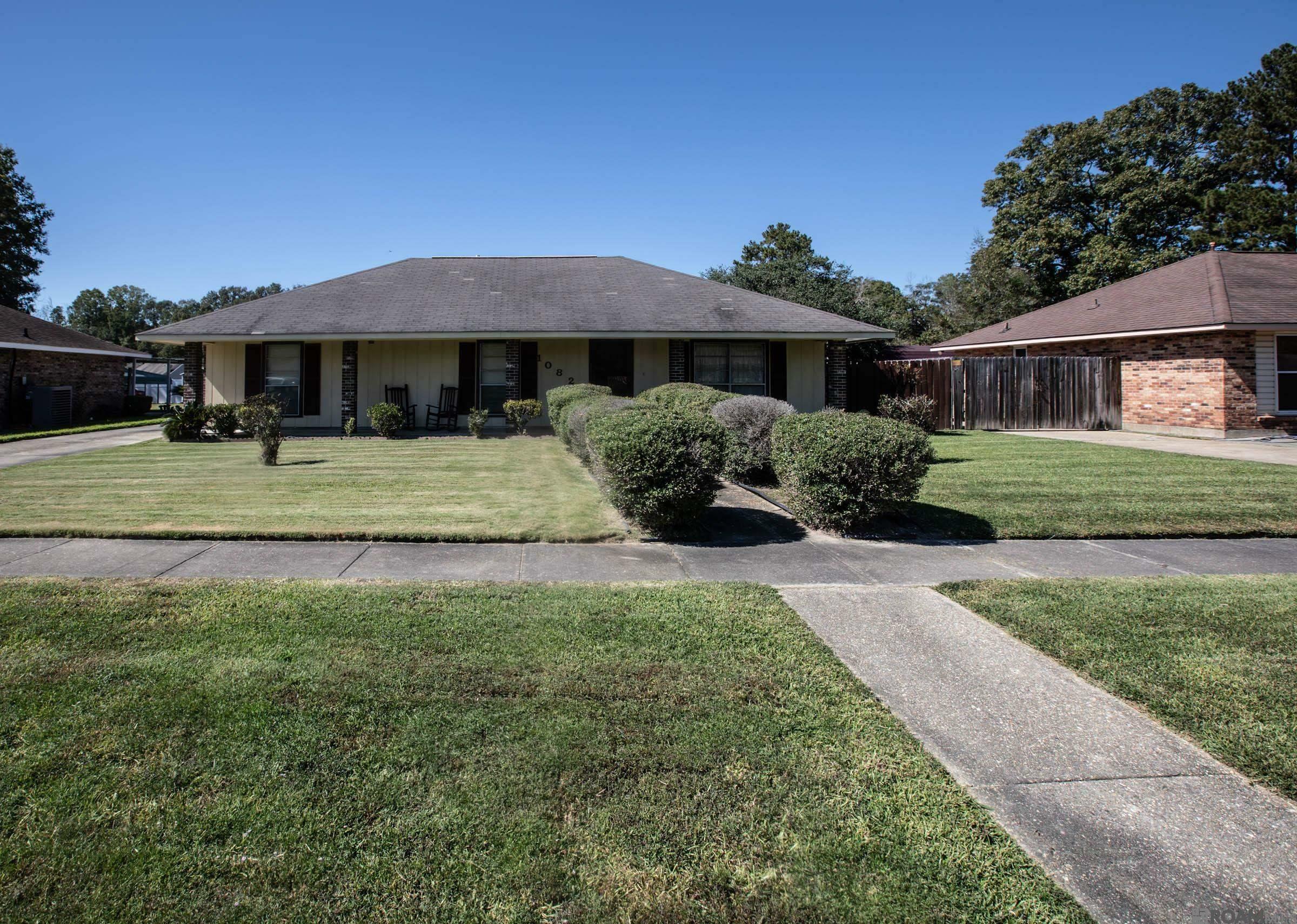 Property Photo:  10827 Flintwood Ave  LA 70811 