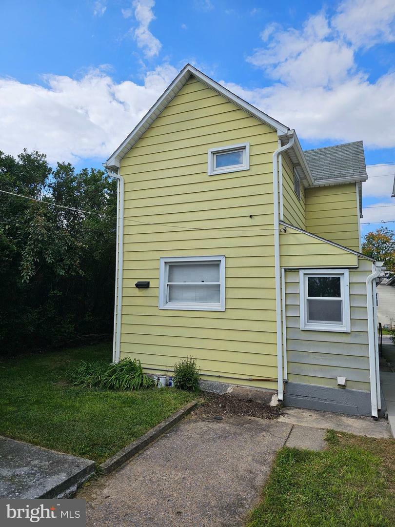 Property Photo:  756 State Street  PA 17043 