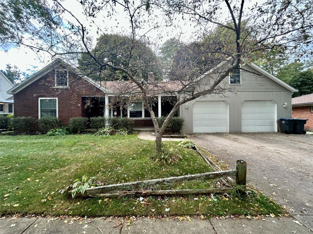 Property Photo:  926 Ardmore Avenue  PA 16505 