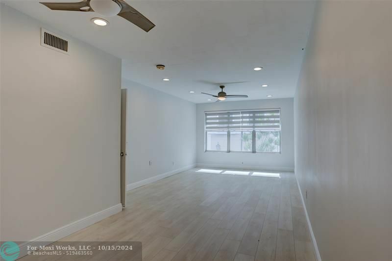 Property Photo:  2400 NE 33rd Ave 204  FL 33305 