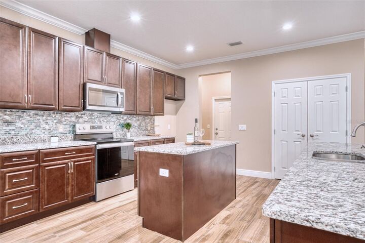 Property Photo:  19601 Lansdowne Street  FL 32833 