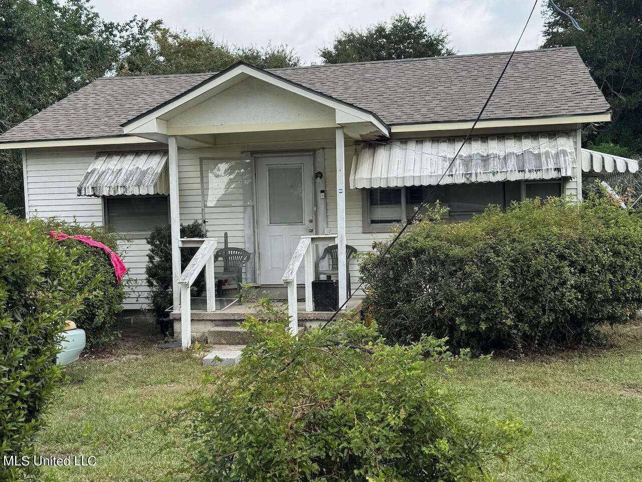 Property Photo:  616 W Oak Drive  MS 39507 