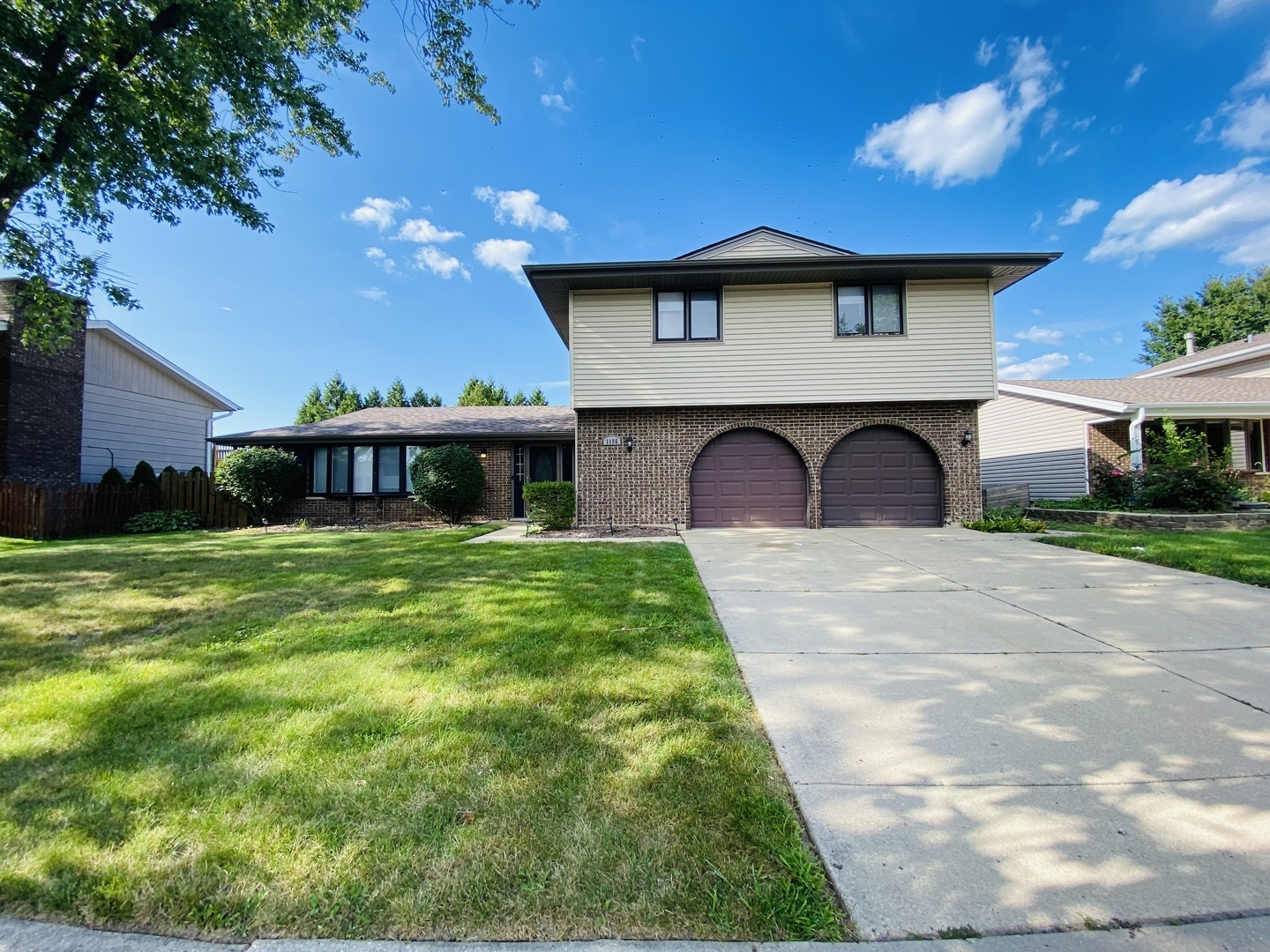 Property Photo:  1106 Westfield Lane  IL 60193 