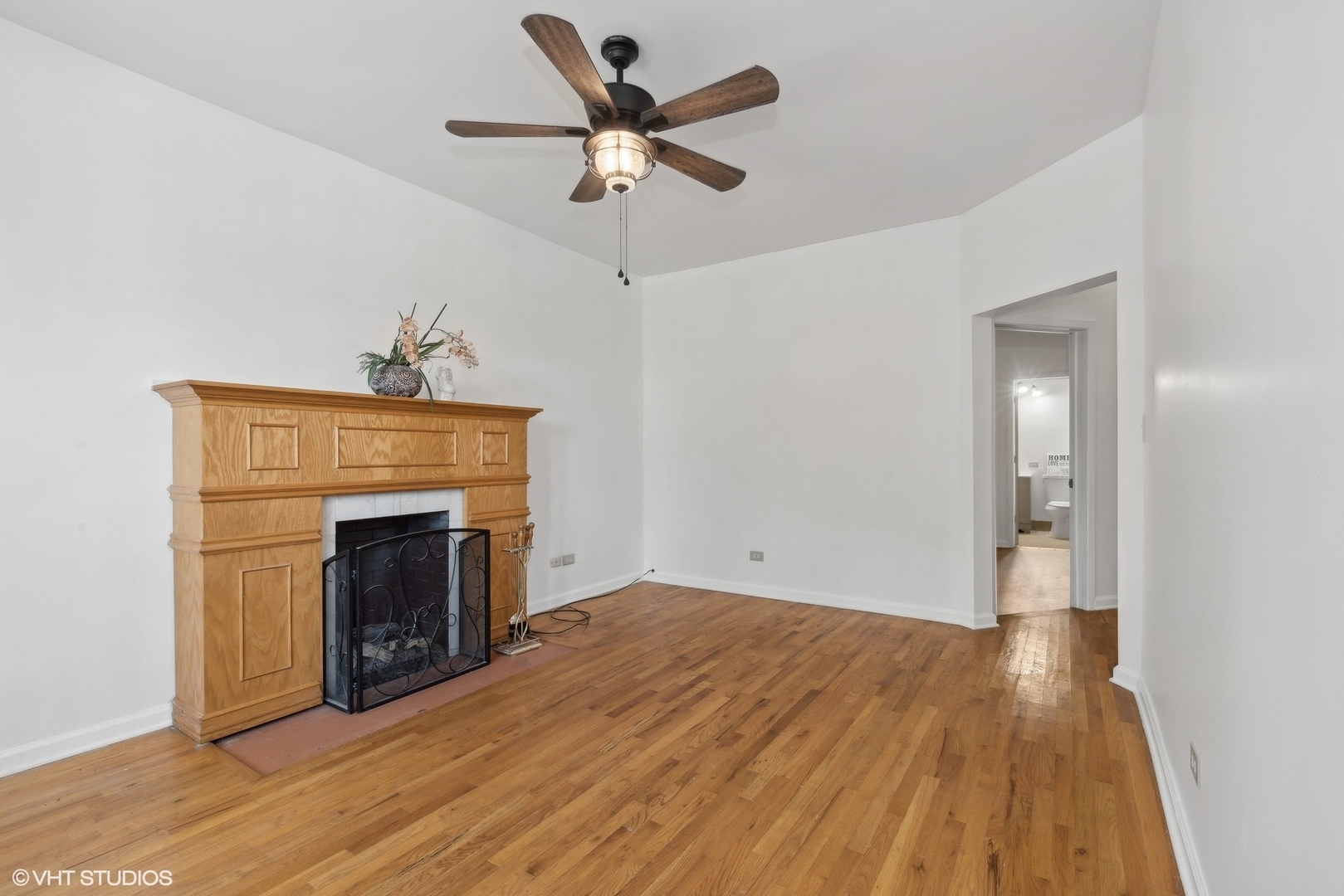 Property Photo:  6049 S Eberhart Avenue 1-N  IL 60637 