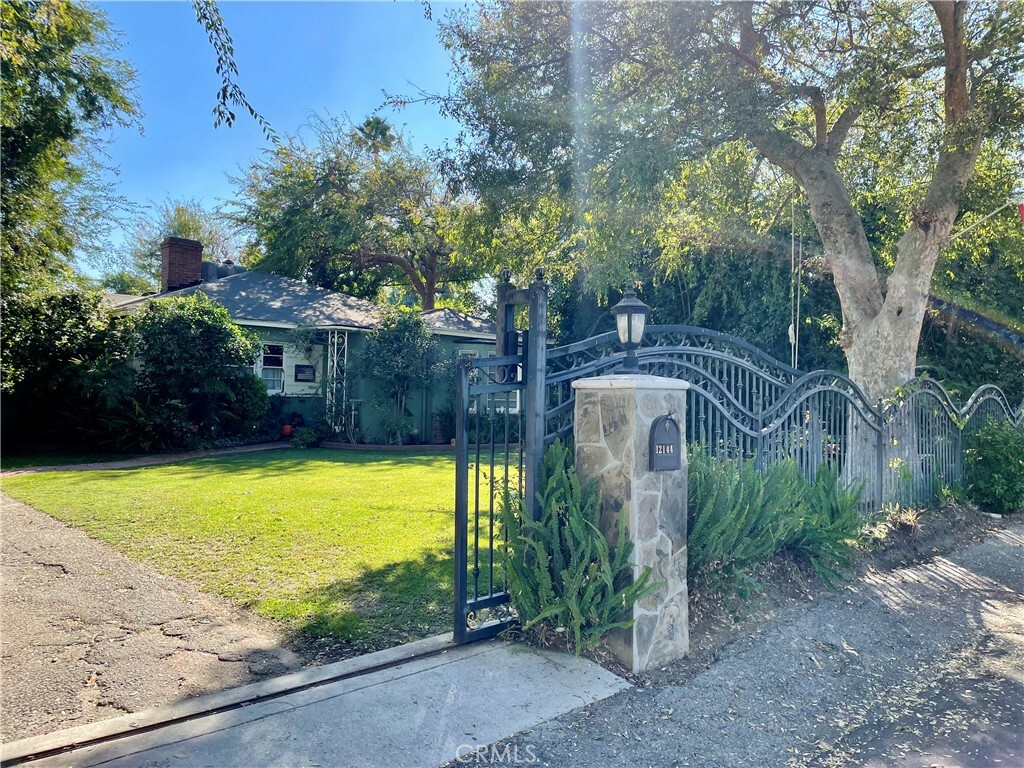 Property Photo:  12144 Blix Street  CA 91607 