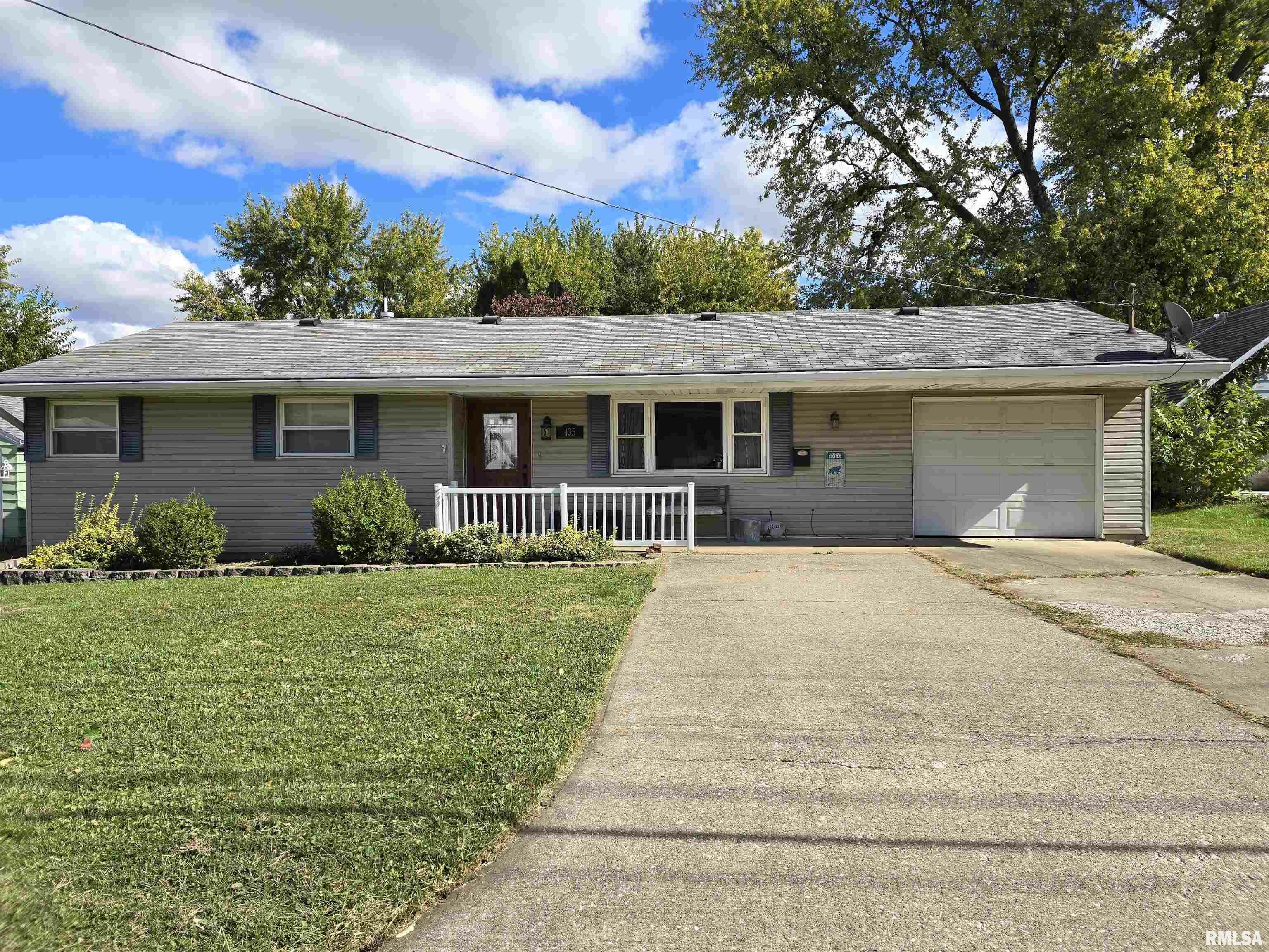 435 Dean Court  Canton IL 61520 photo