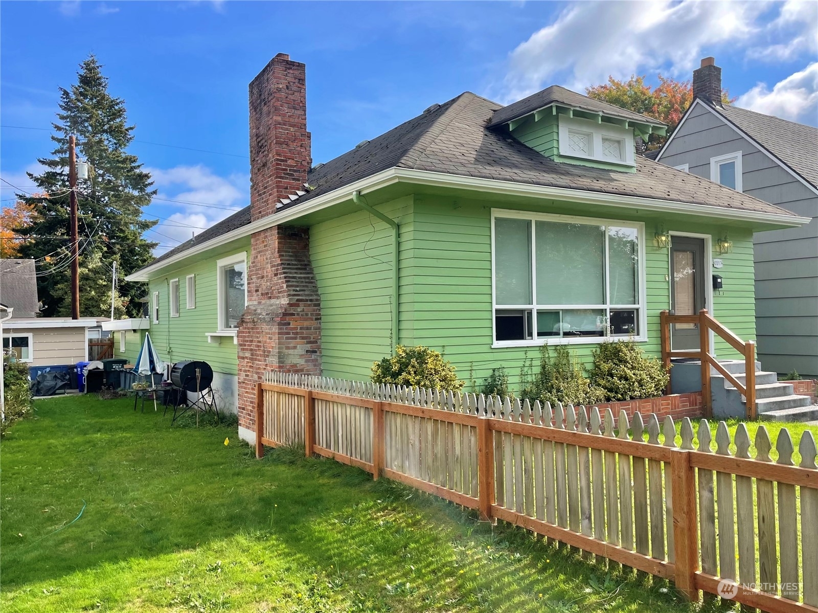 Property Photo:  2017 Colby Avenue  WA 98201 