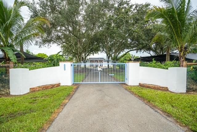 19390 SW 232nd St  Miami FL 33170 photo