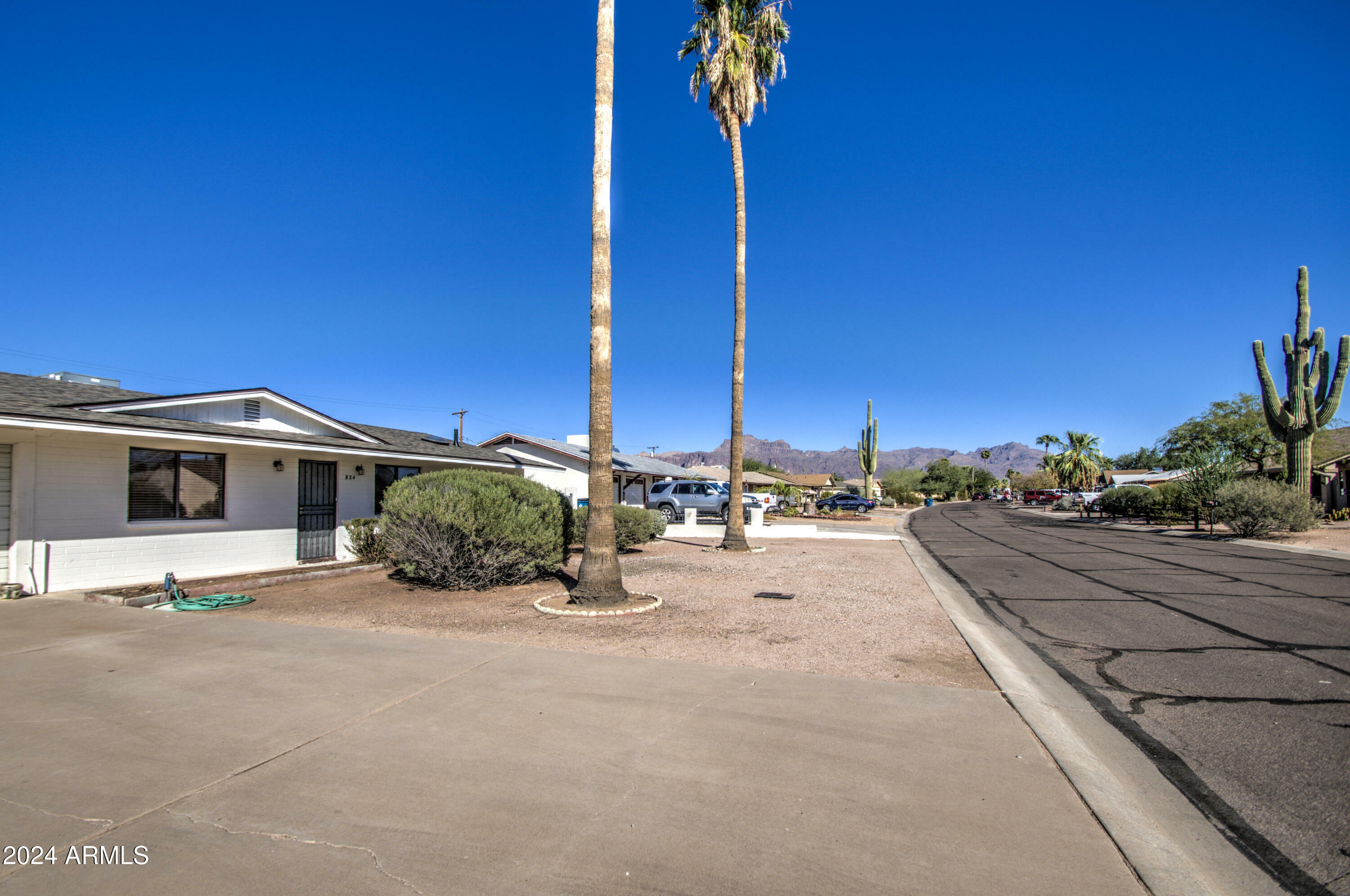 Property Photo:  824 E Granada Avenue  AZ 85119 