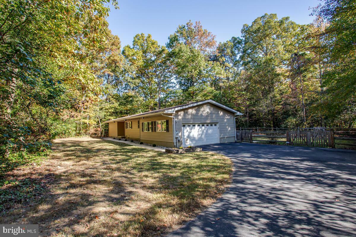 Property Photo:  22966 Split Oak Place  MD 20619 