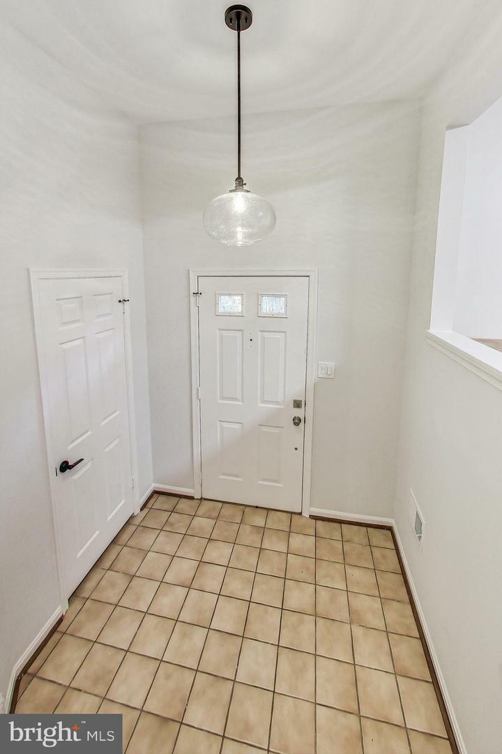 Property Photo:  6814 Earthstar Court  VA 22152 