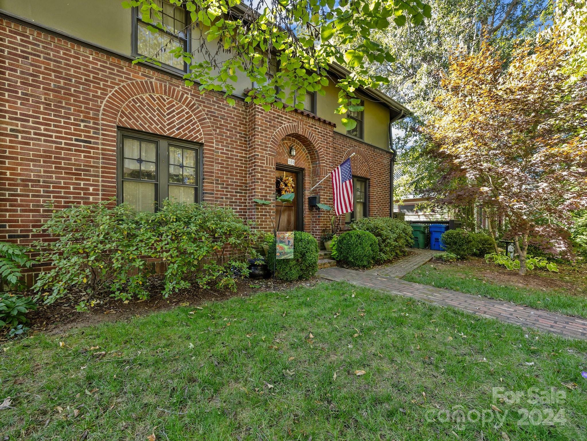 Property Photo:  100 Edwin Place  NC 28801 