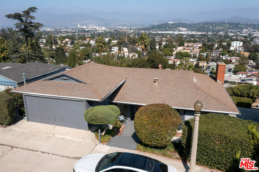 Property Photo:  2535   Ivanhoe Dr  CA 90039 