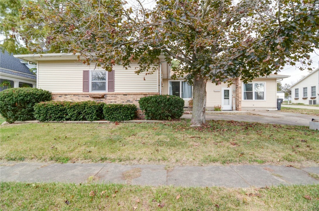 Property Photo:  330 Roberts Drive  IL 62549 