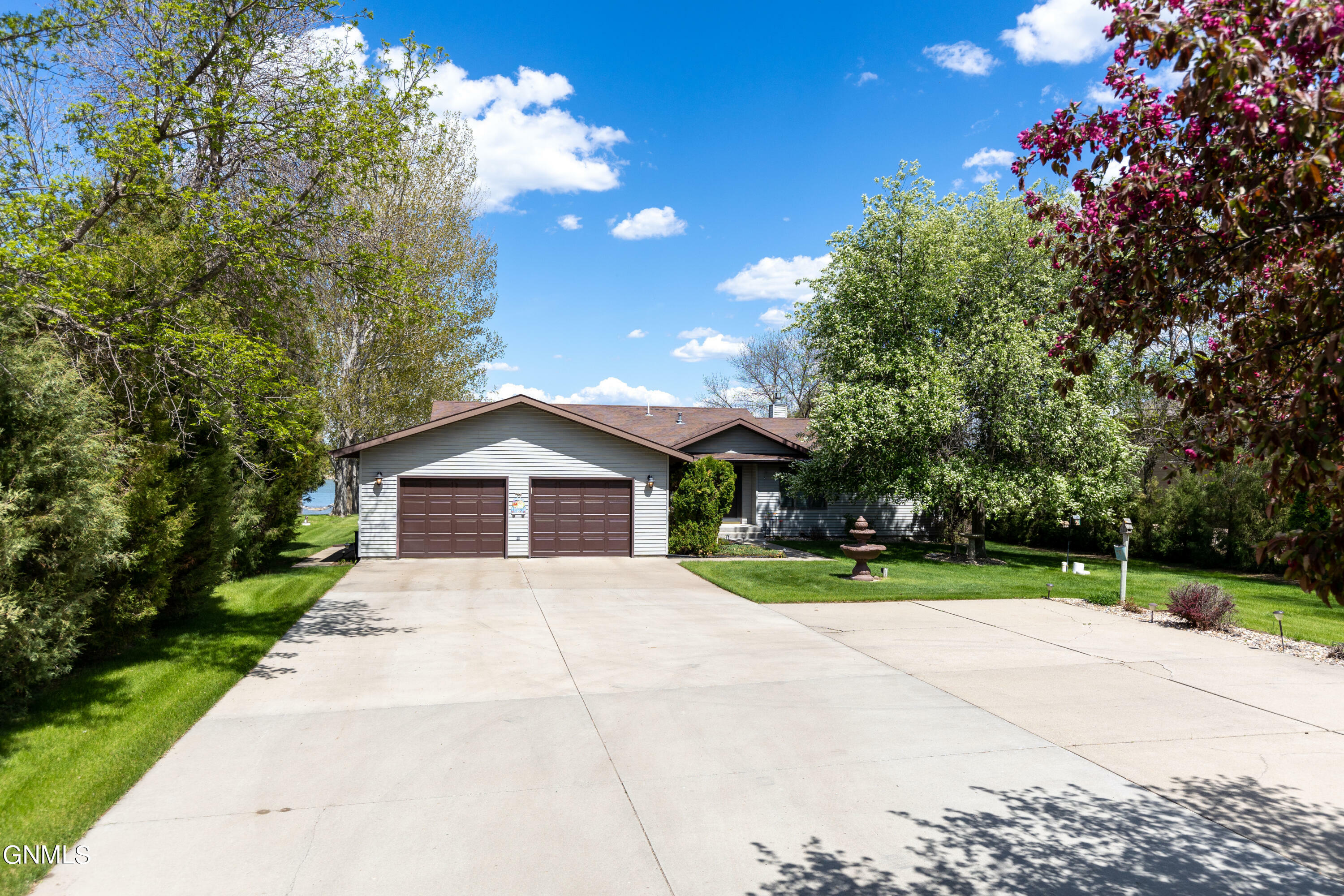 Property Photo:  7022 Willow Road N  ND 58554 