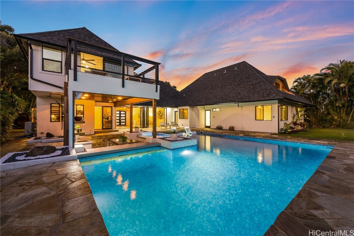 Property Photo: 4821 Kaimoku Way HI 96821