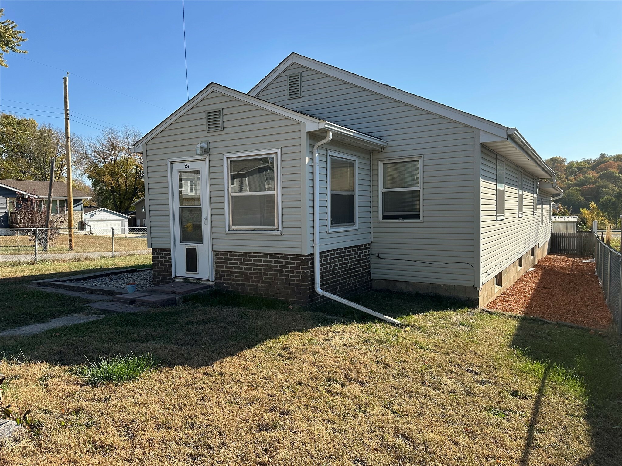 Property Photo:  557 2nd Street NW  IA 50501 