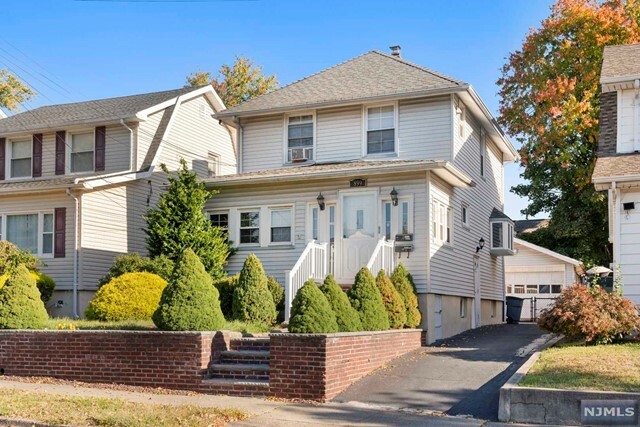 Property Photo:  899 Linden Avenue  NJ 07657 