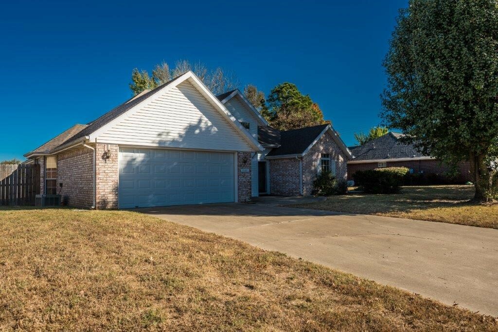 Property Photo:  1107 E Green Acres Drive  AR 72758 