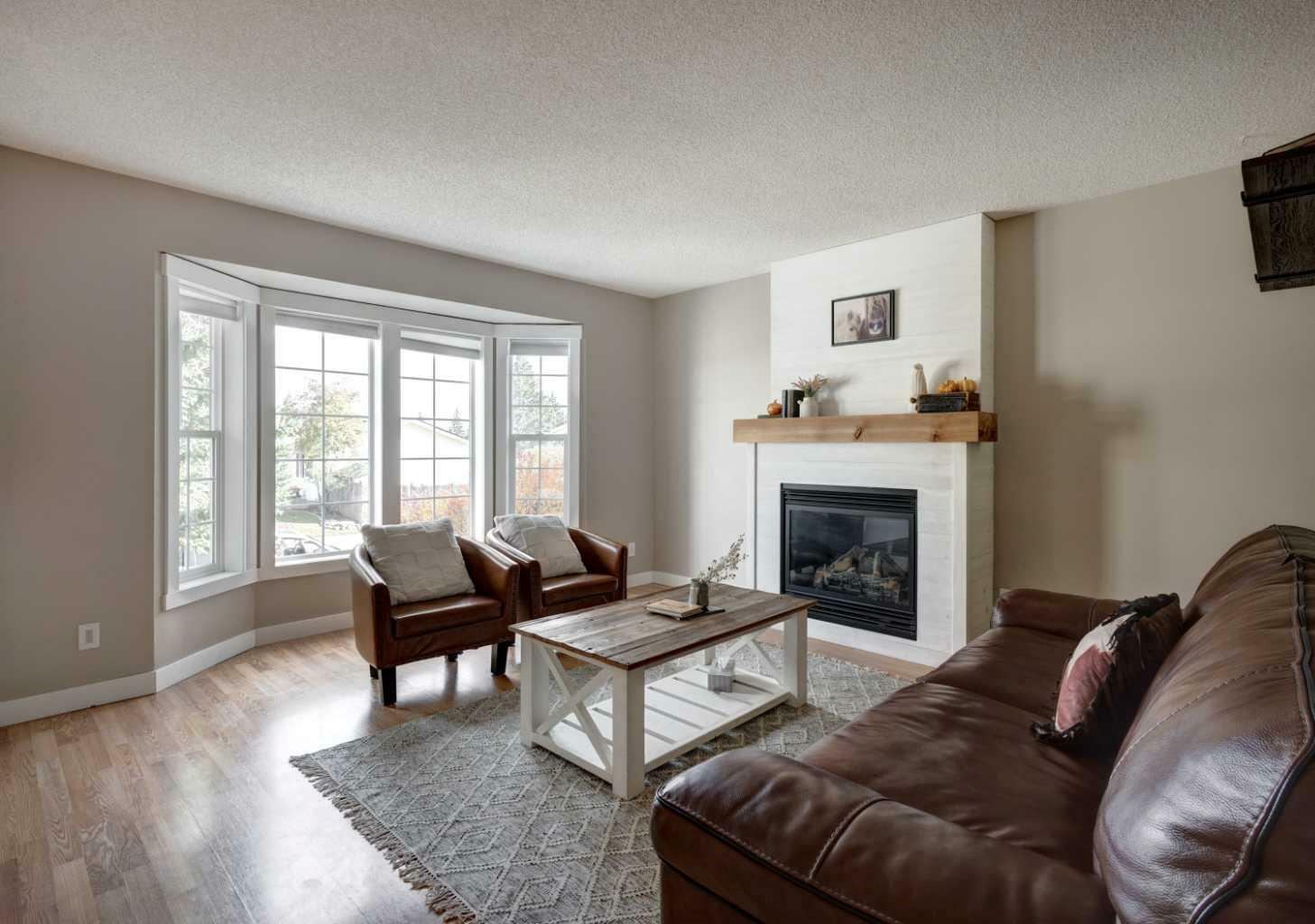 Property Photo:  107 Carr Crescent  AB T1S 1E2 