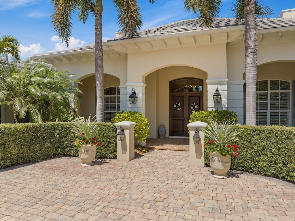 Property Photo:  540 Palm Island Lane  FL 32963 