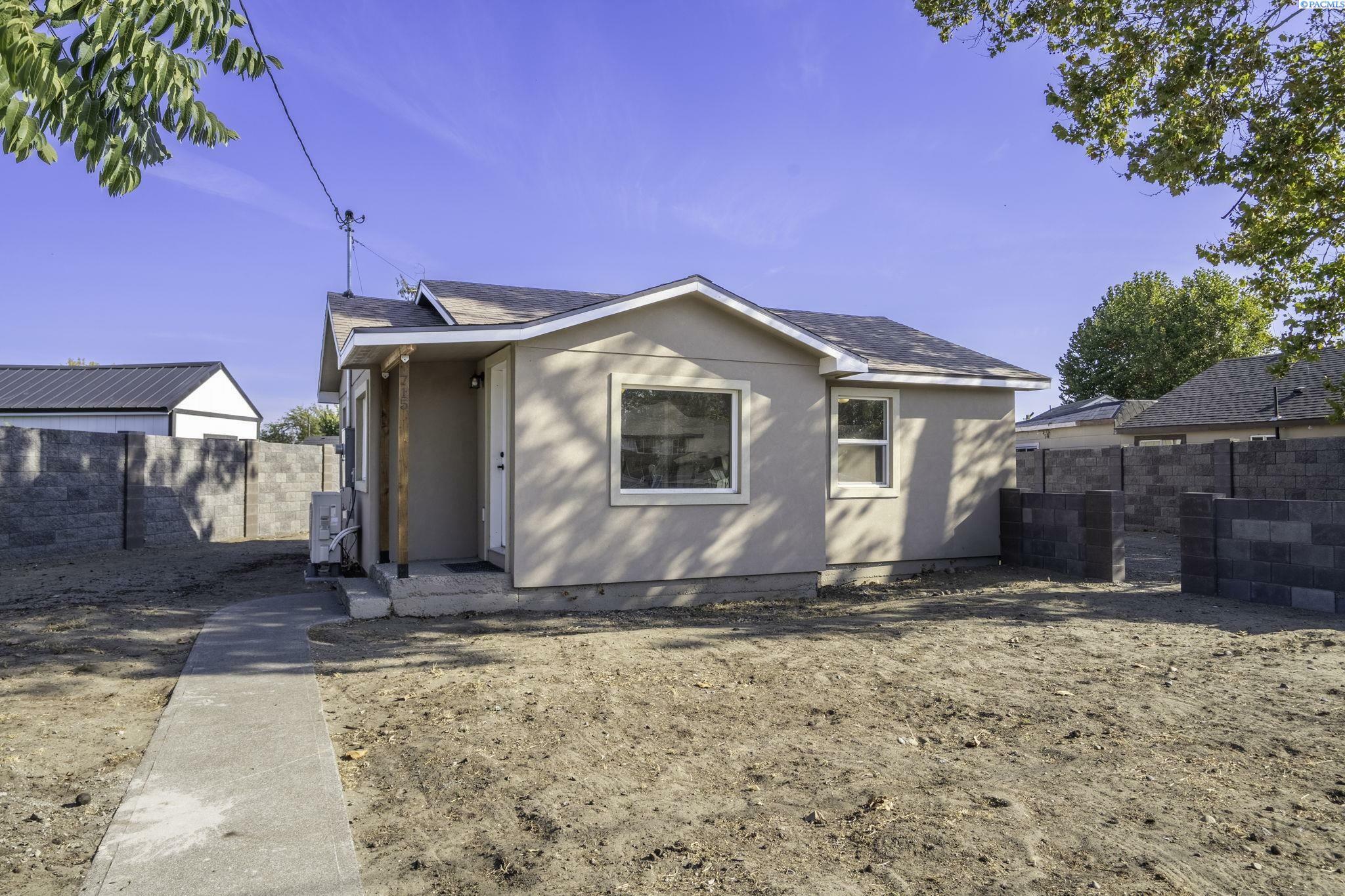 Property Photo:  715 S Gum St  WA 99336 