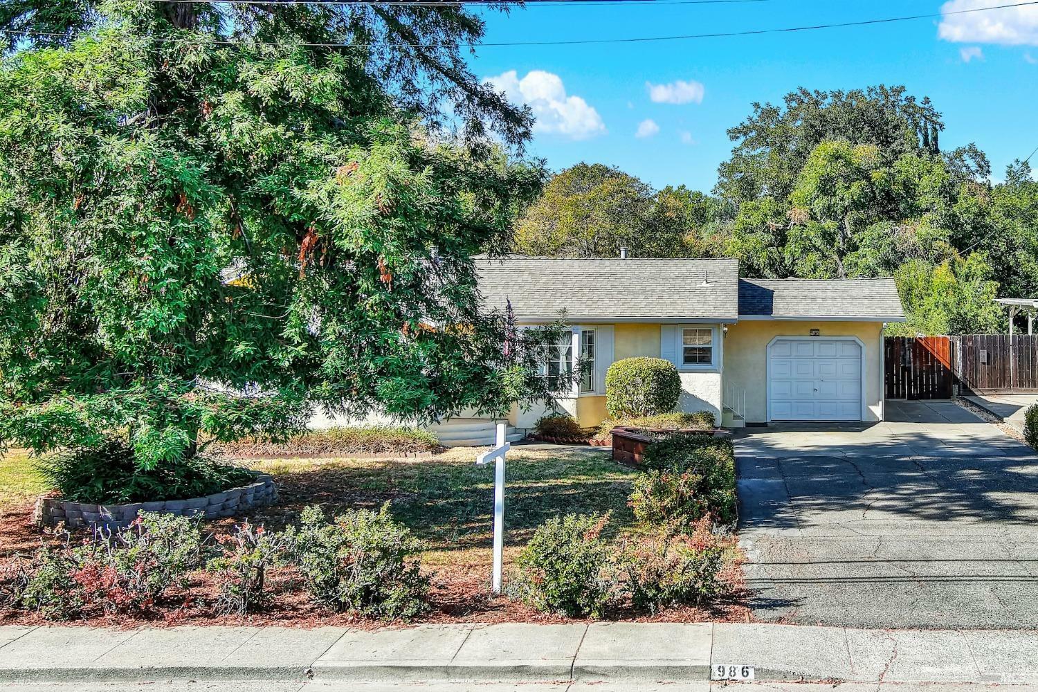 Property Photo:  986 Davis Street  CA 95687 