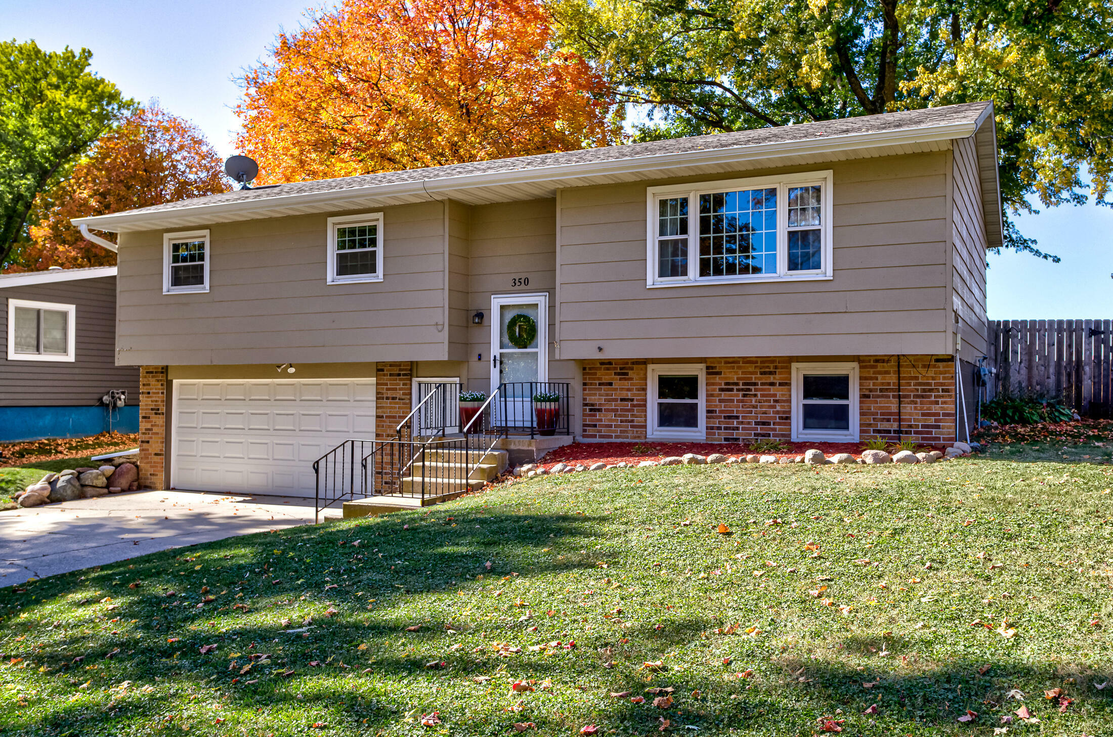 Property Photo:  350 Lynne Drive  IA 50201 