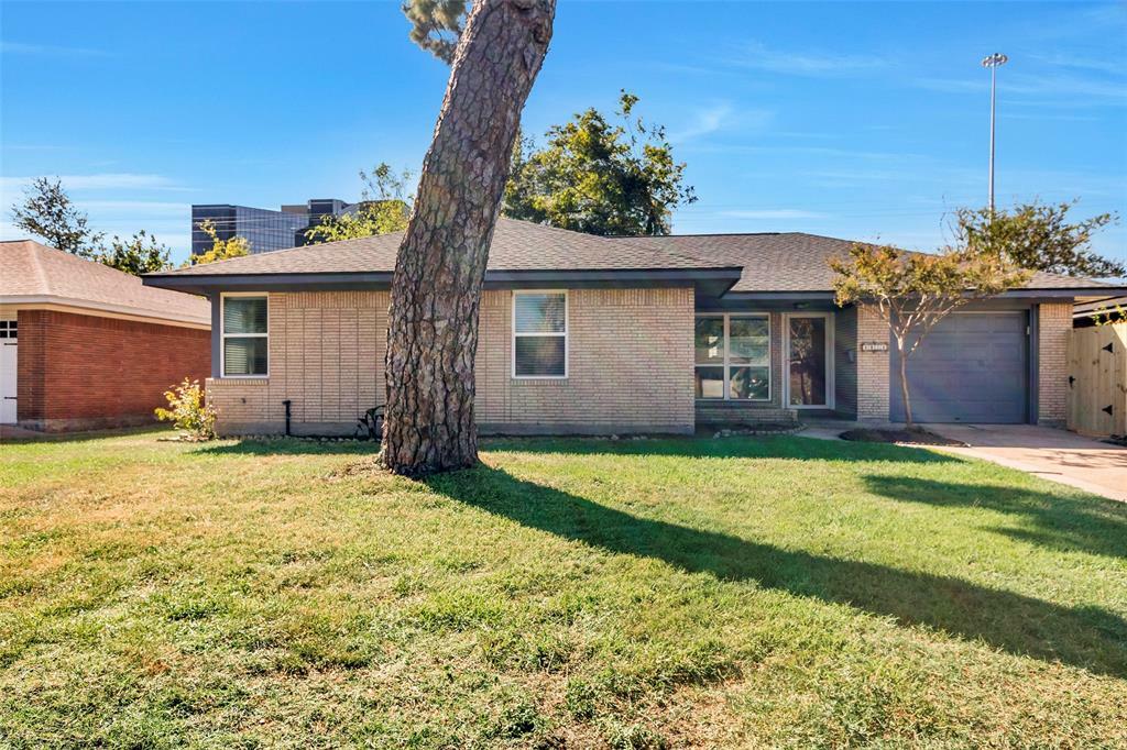 Property Photo:  1131 W 30th Street  TX 77018 