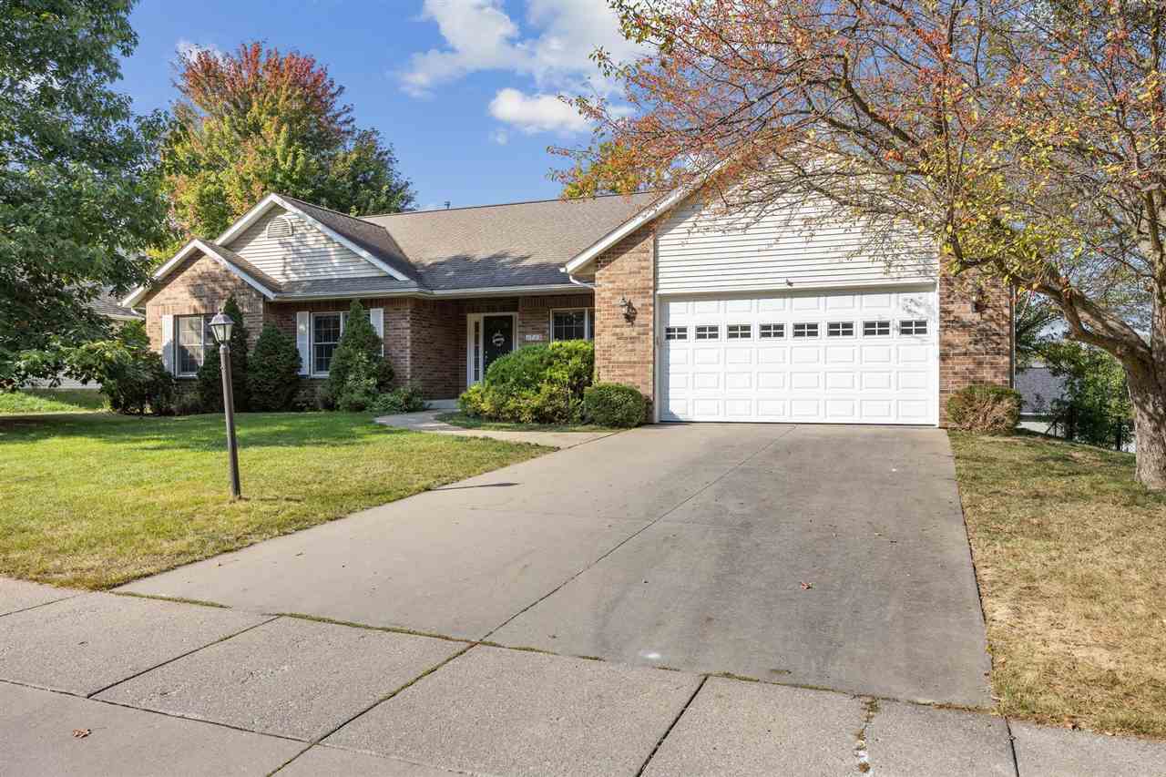 Property Photo:  1712 Red Oak Dr  IA 52241 