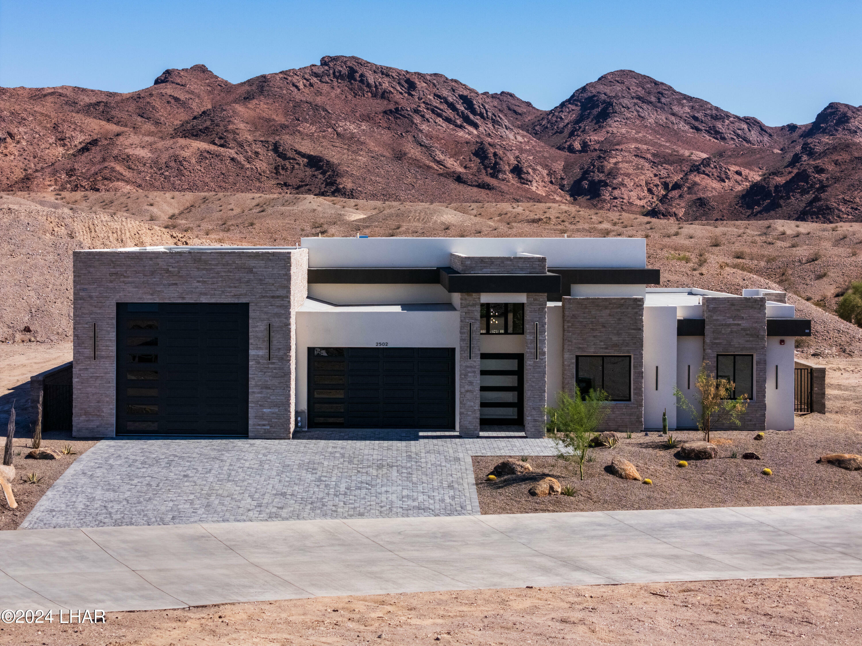 Property Photo:  2502 Flat Irons Way  AZ 86406 