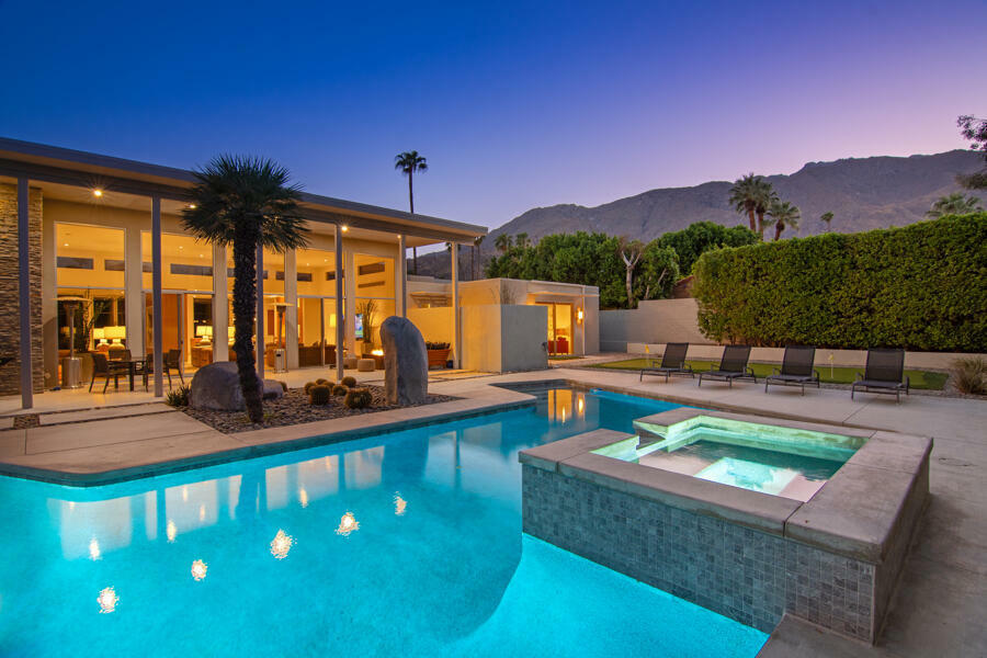 200 W Vereda Sur  Palm Springs CA 92262 photo