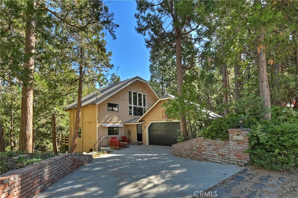 Property Photo:  823 Zurich  CA 92352 