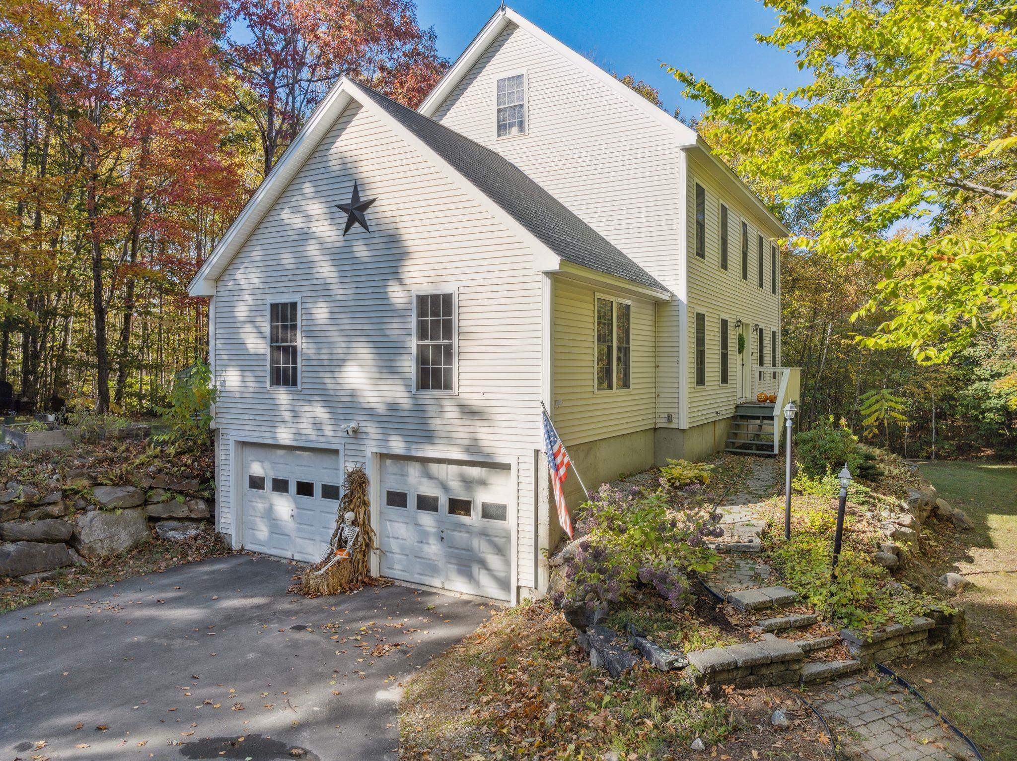 Property Photo:  80 Flintlock Farm Road  NH 03046 