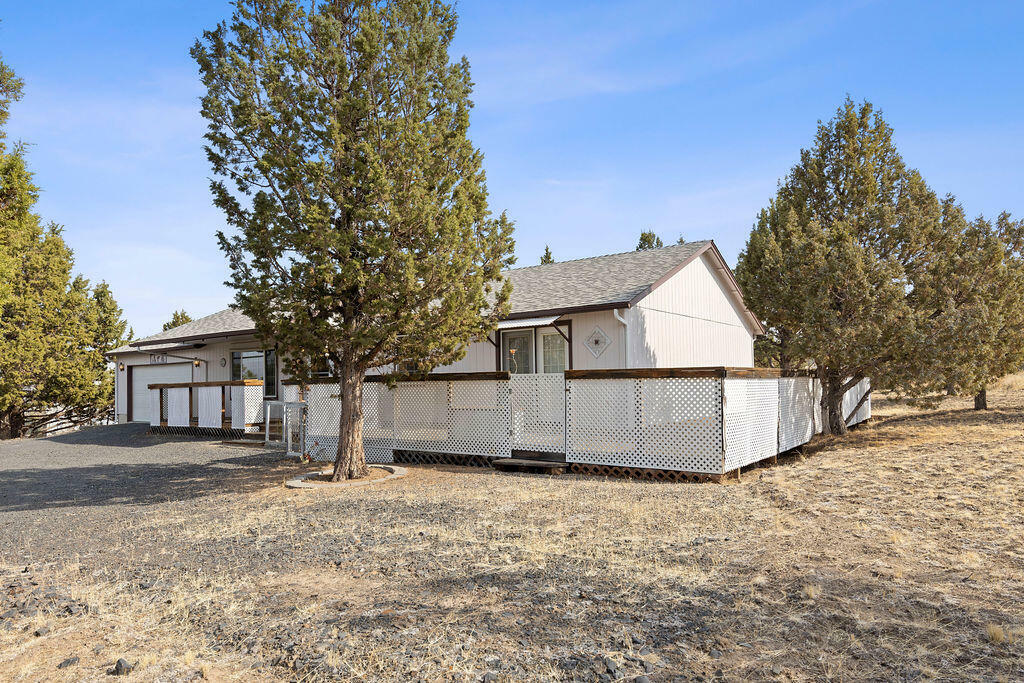 Property Photo:  5660 SE Jerry Drive  OR 97754 