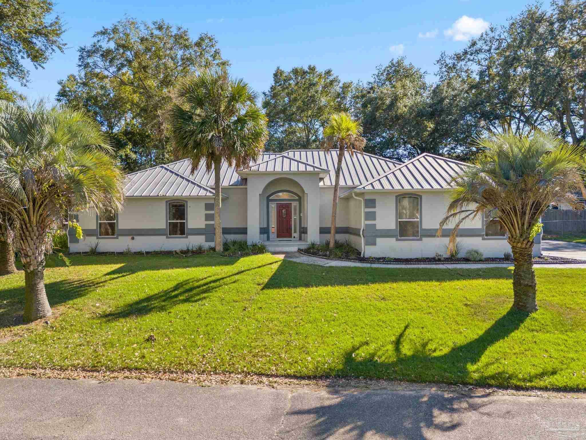 Property Photo:  1440 Kingslake Dr  FL 32533 