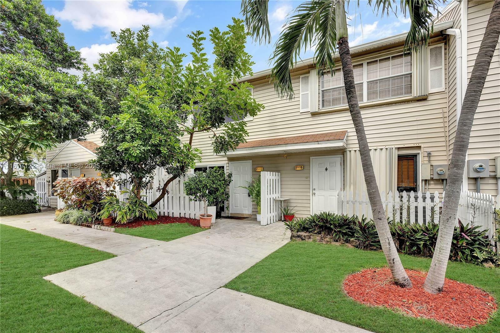 Property Photo: 2533 NE 15th St FL 33062