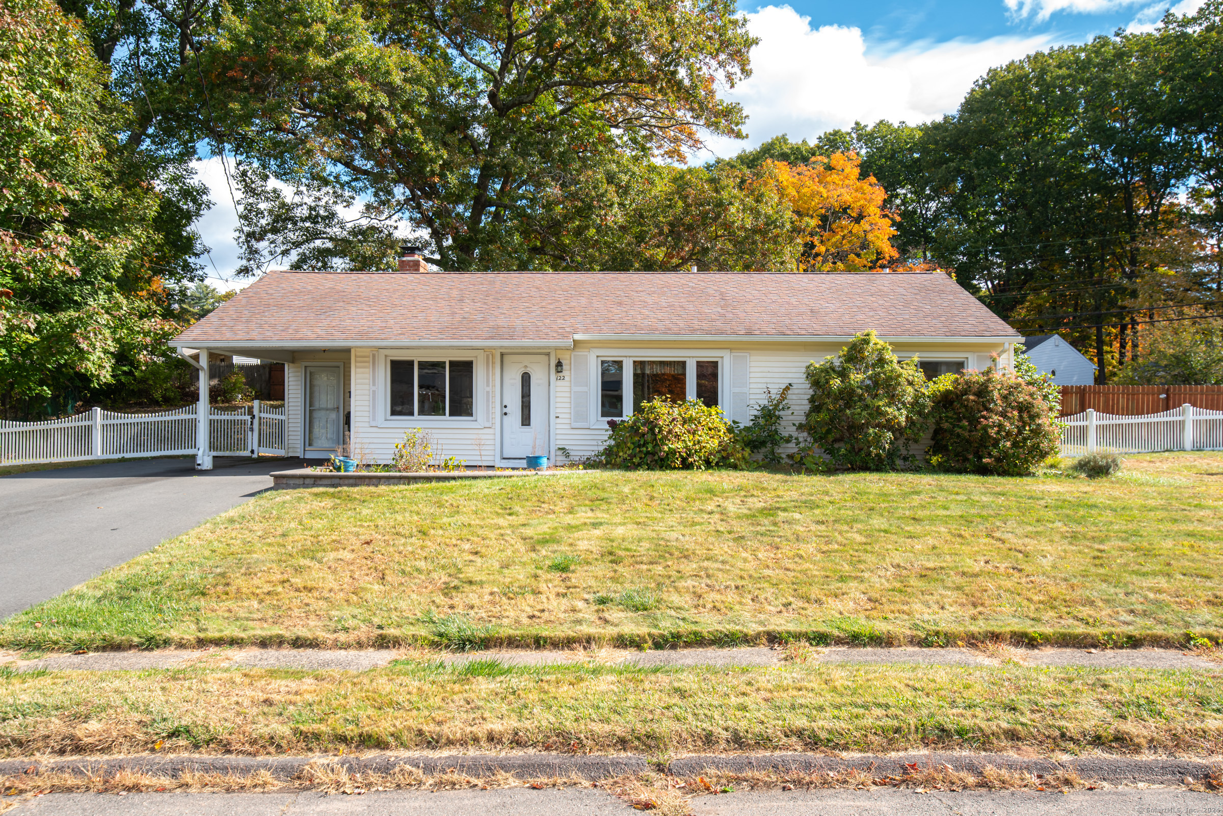 Property Photo: 122 Heron Road CT 06118